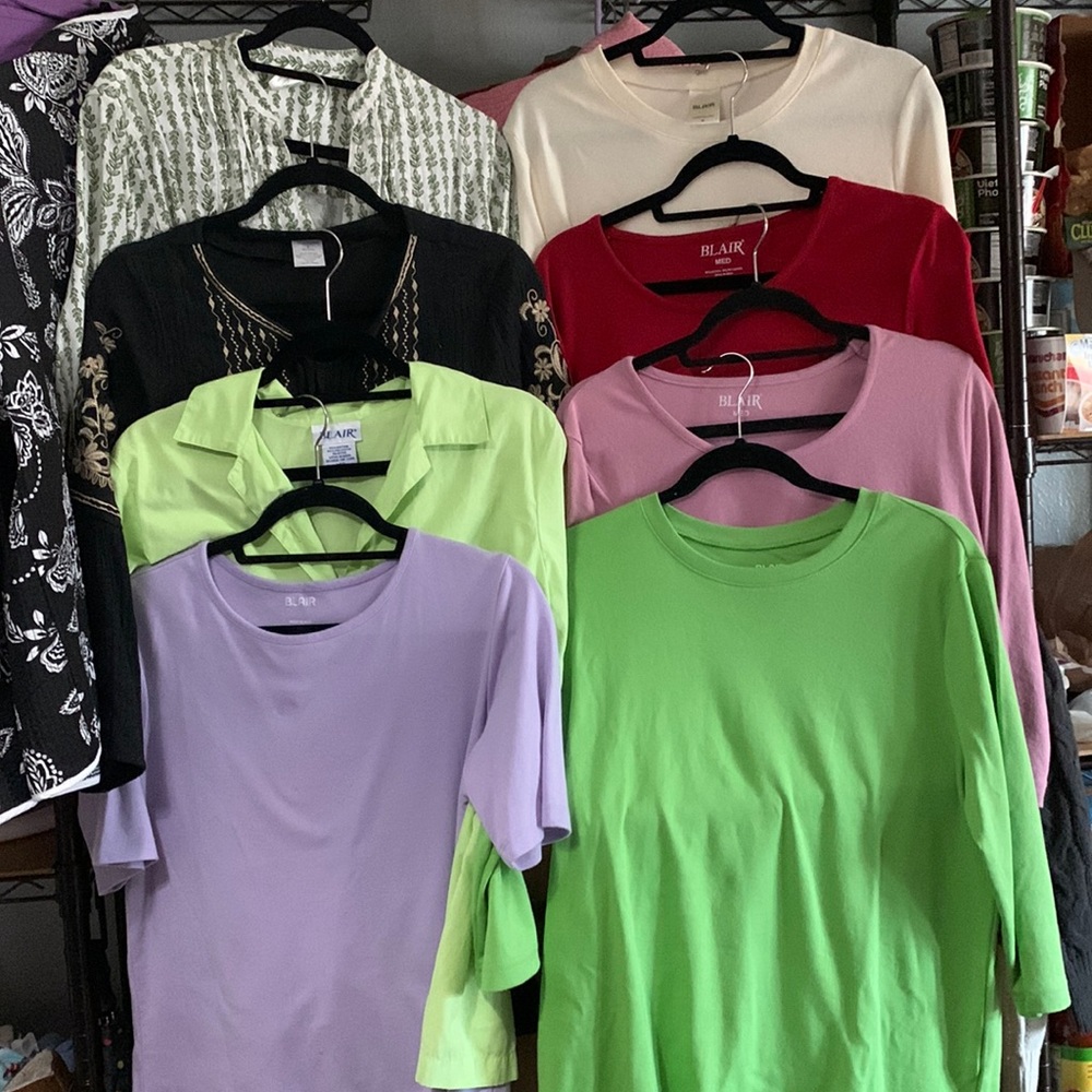 6 Blair t’s-3/4 length, 2 tunics. Gently used.